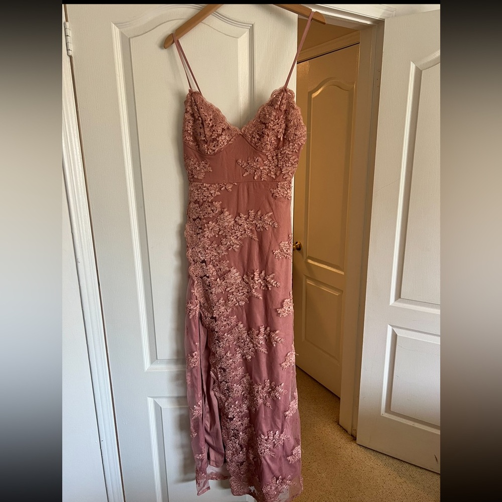 Pink lace dress with slit - very detailed. Size 6/M